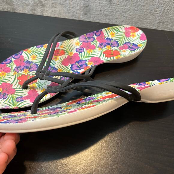 CROCS Isabella Flip W Floral Black Graphic Flip Flop Women size 10 - Picture 4 of 4